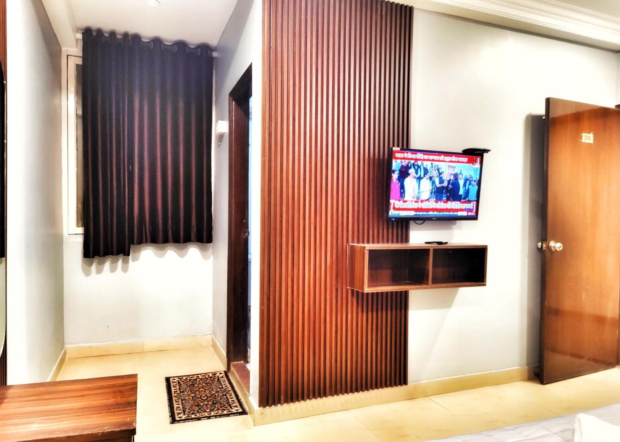 Airport Hotel The Terminal New Delhi Exterior foto